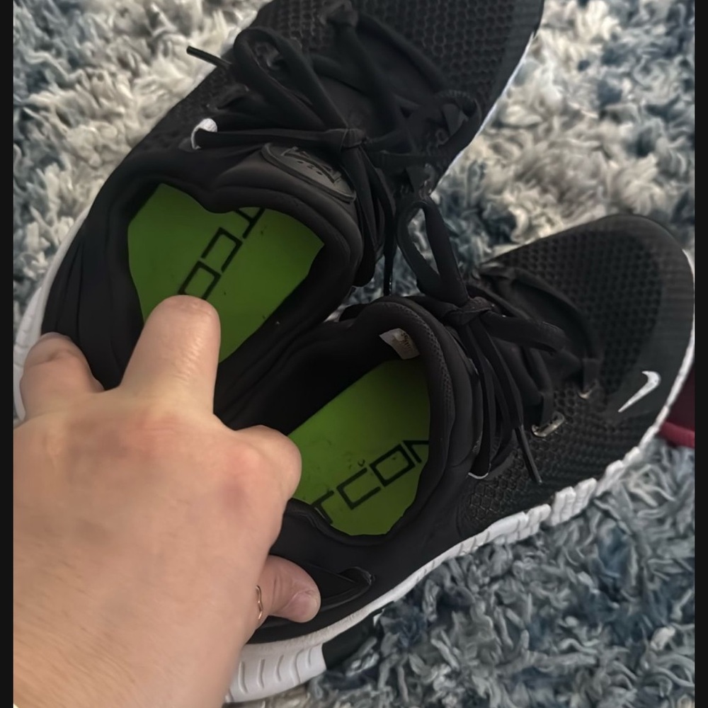 Women Nike Metcon sold separately - Picture 3 of 5